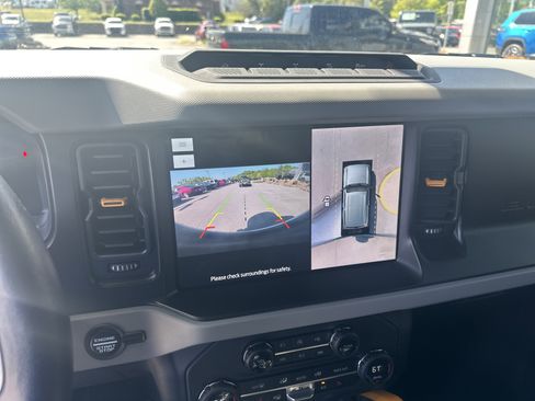 Used 2023 Ford Bronco Badlands image 38