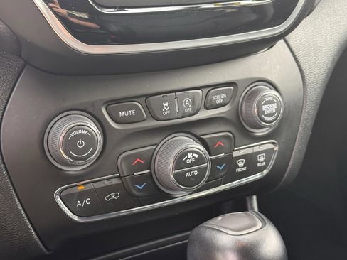 Used 2022 Jeep Cherokee Limited w/ Elite Package AWD/4WD image 22