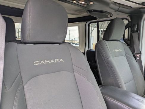 Used 2019 Jeep Wrangler Unlimited Sahara image 14