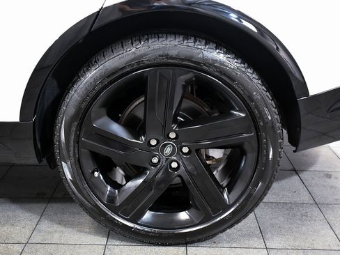 Used 2023 Land Rover Discovery S R-Dynamic image 8