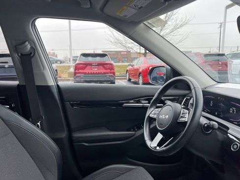 Certified 2025 Kia Seltos S image 35