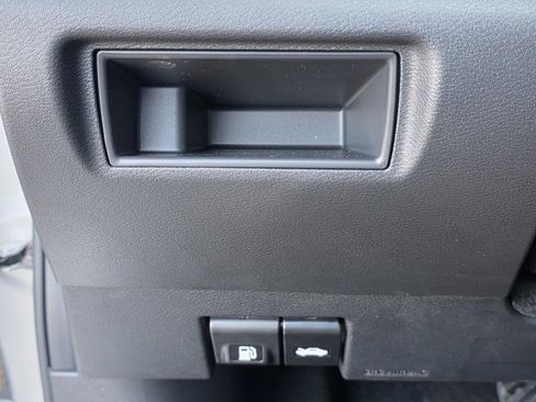 New 2025 Nissan Versa SR w/ Trunk Package image 19