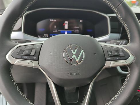 Used 2025 Volkswagen Taos SE w/ Panoramic Sunroof Package AWD/4WD image 39