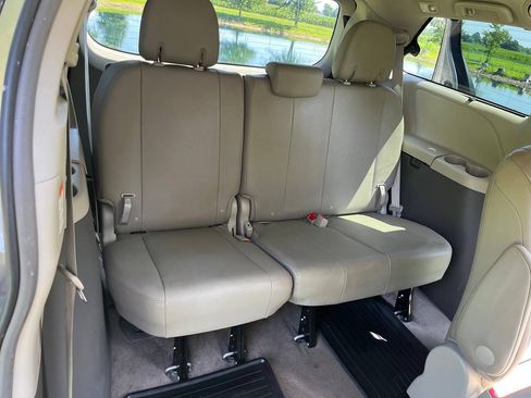 Used 2016 Toyota Sienna XLE AWD/4WD image 7