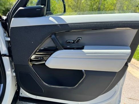 Certified 2025 Land Rover Range Rover Sport SE AWD/4WD image 17