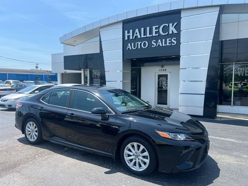 Used 2018 Toyota Camry SE FWD image 7