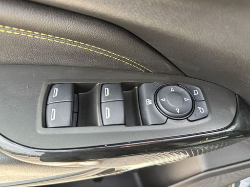 Used 2025 Chevrolet Trax LT FWD image 15