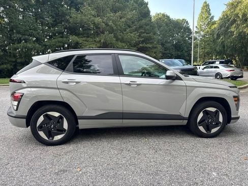 Used 2025 Hyundai Kona SEL FWD image 7