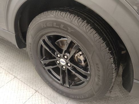 Used 2020 Ford Explorer XLT RWD image 31