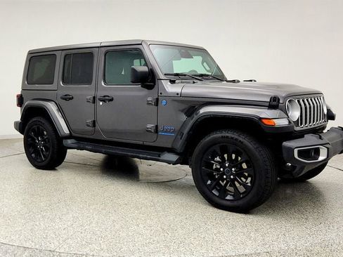 Used 2025 Jeep Wrangler Unlimited Sahara AWD/4WD image 3