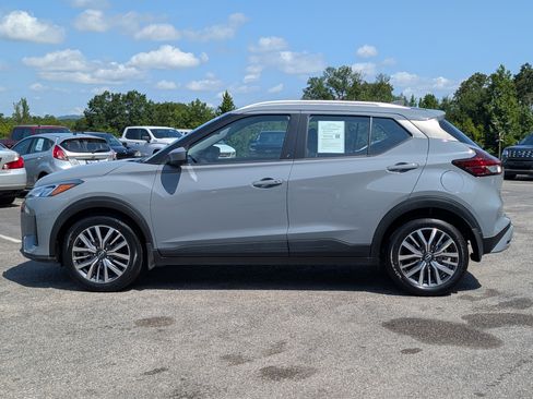 Used 2024 Nissan Kicks SV FWD image 6