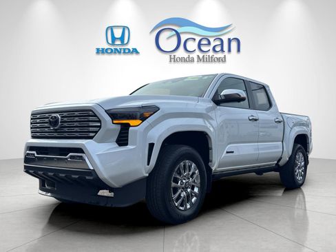 Used 2024 Toyota Tacoma Limited w/ Limited Package (LT) image 7