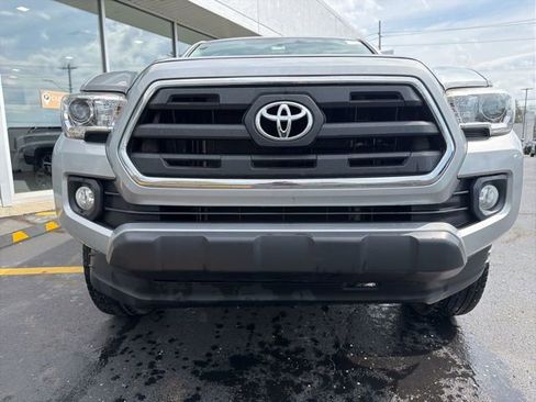 Used 2017 Toyota Tacoma SR5 image 11