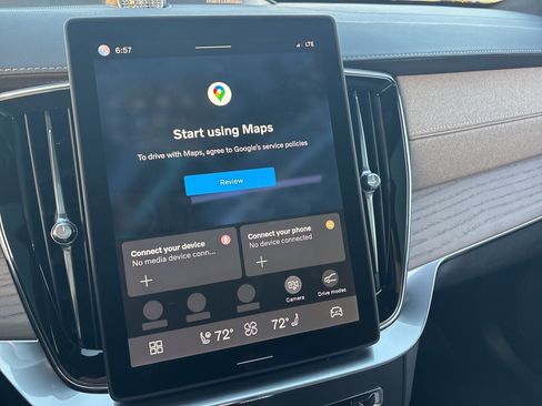 Certified 2025 Volvo XC90 T8 Ultra w/ Lounge Package image 22