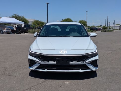 Used 2024 Hyundai Elantra SEL FWD image 8