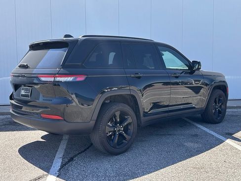 Used 2024 Jeep Grand Cherokee Limited w/ Luxury Tech Group II AWD/4WD image 6
