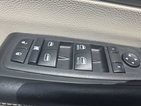 Used 2022 Chrysler Pacifica Touring-L FWD image 29