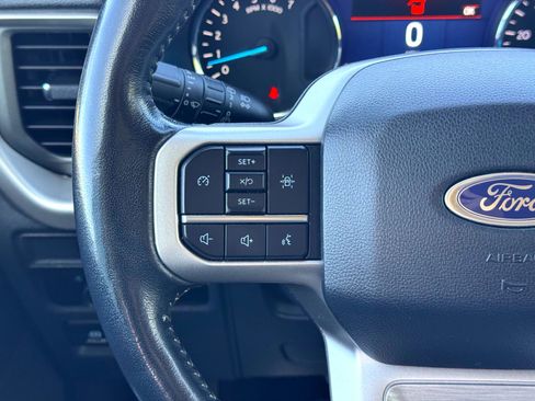 Used 2022 Ford Expedition XLT image 23