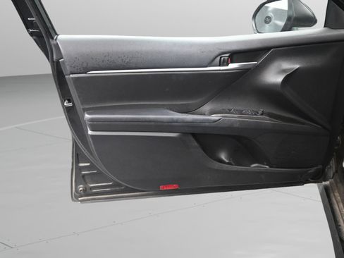 Used 2022 Toyota Camry LE image 32