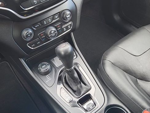 Used 2019 Jeep Cherokee Limited image 15