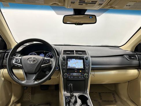 Used 2017 Toyota Camry XLE w/ Moonroof Package FWD image 19