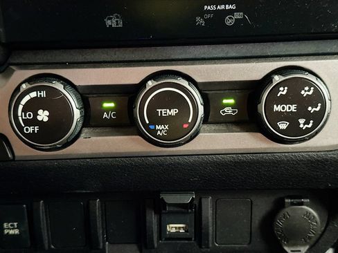 Used 2021 Toyota Tacoma SR5 w/ SR5 Appearance Package (SM) RWD image 18