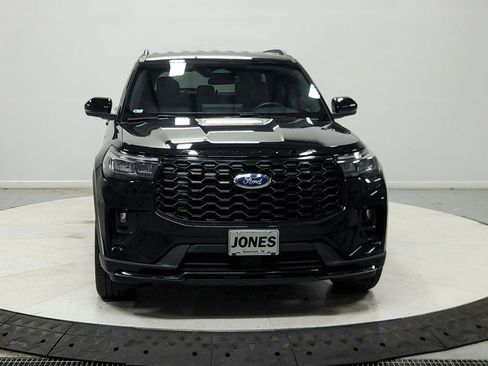 Used 2025 Ford Explorer ST-Line w/ ST-Line Street Pack AWD/4WD image 3