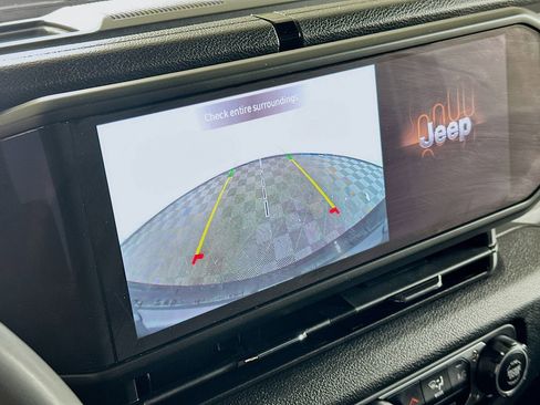 Used 2025 Jeep Wrangler Sport S image 21