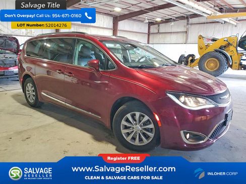 Used 2017 Chrysler Pacifica Touring-L FWD image 5