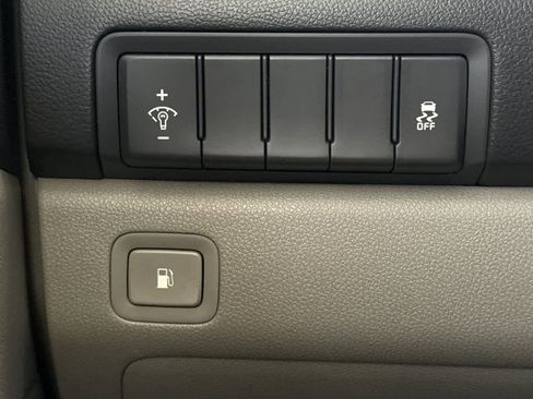 Used 2017 Kia Sedona LX w/ LX Essentials Premium Package FWD image 30