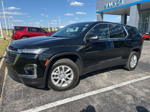 Used 2023 Chevrolet Traverse LS FWD image 1
