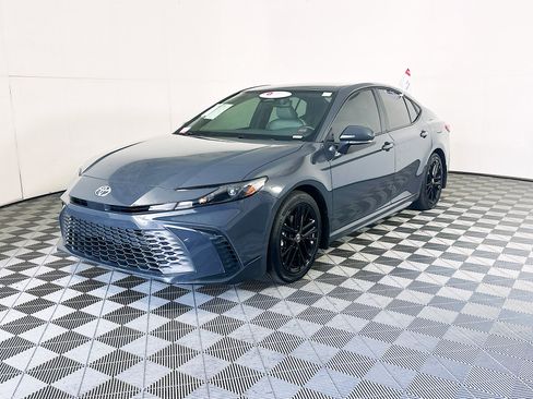 Used 2025 Toyota Camry SE FWD image 7