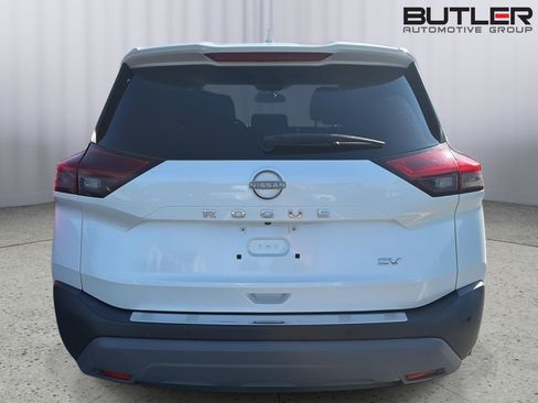 Used 2022 Nissan Rogue SV FWD image 9