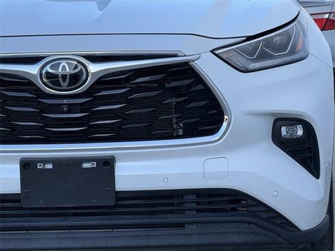 Used 2023 Toyota Highlander Limited image 9