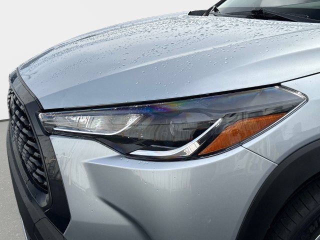 Used 2025 Toyota Corolla Cross LE FWD image 9