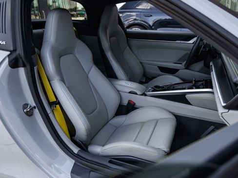 Certified 2022 Porsche 911 Targa 4S AWD/4WD image 43