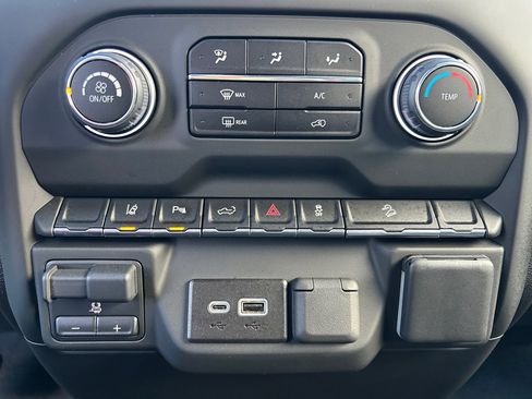 Used 2024 Chevrolet Silverado 2500 Custom w/ Custom Value Package image 40