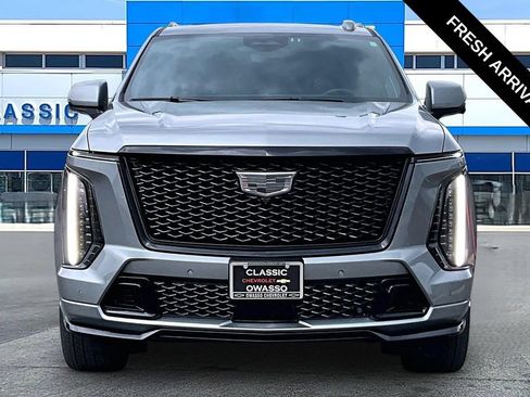 Used 2025 Cadillac Escalade V AWD/4WD image 19