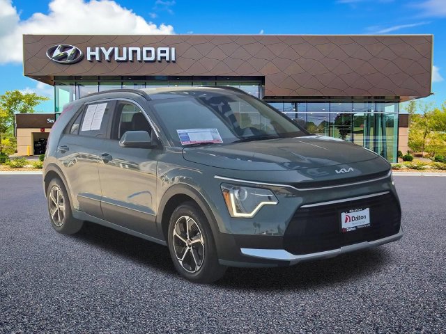 Used 2024 Kia Niro EX FWD image 2