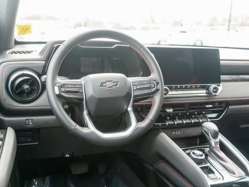 Used 2025 Chevrolet Colorado Z71 AWD/4WD image 12