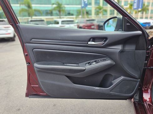 Used 2024 Nissan Altima 2.5 SV FWD image 19
