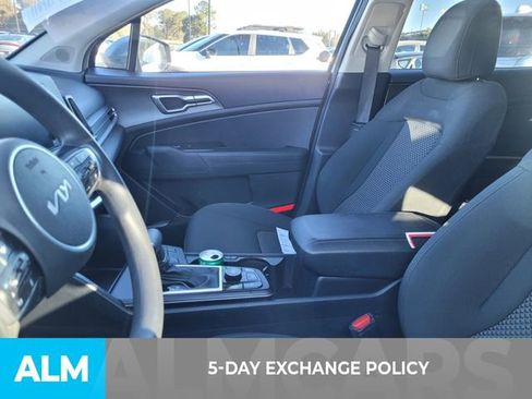 Used 2024 Kia Sportage LX image 3