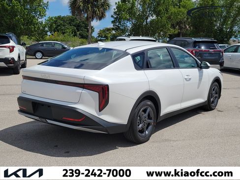 New 2026 Kia K4 FWD image 6