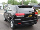 Used 2019 Jeep Grand Cherokee Laredo image 2