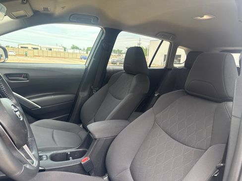 Used 2024 Toyota Corolla Cross LE FWD image 11