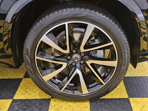 Used 2019 Volvo XC90 T6 Momentum w/ Protection Package image 9