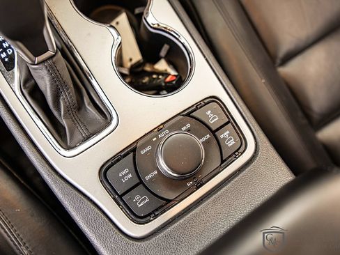 Used 2018 Jeep Grand Cherokee Limited AWD/4WD image 29