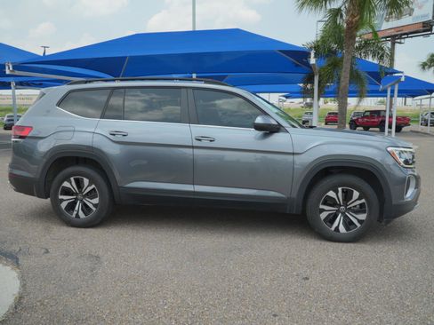 Used 2024 Volkswagen Atlas SE FWD image 4