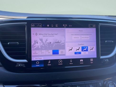 Used 2023 Chrysler Pacifica Touring-L FWD image 17