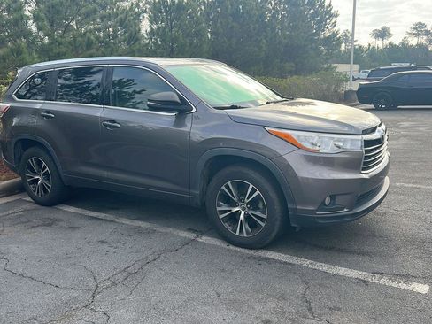 Used 2016 Toyota Highlander XLE image 10